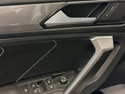 Used 2023 Volkswagen Tiguan SE image 15