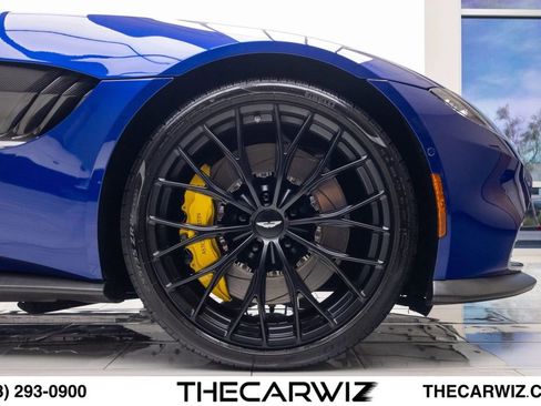 Used 2023 Aston Martin V8 Vantage Coupe RWD image 32