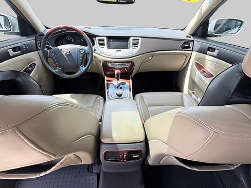 Used 2012 Hyundai Genesis 4.6 RWD image 5