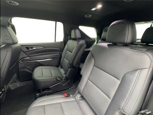 Used 2025 Chevrolet Traverse LT AWD/4WD image 24