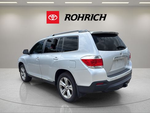 Used 2013 Toyota Highlander Plus AWD/4WD image 8