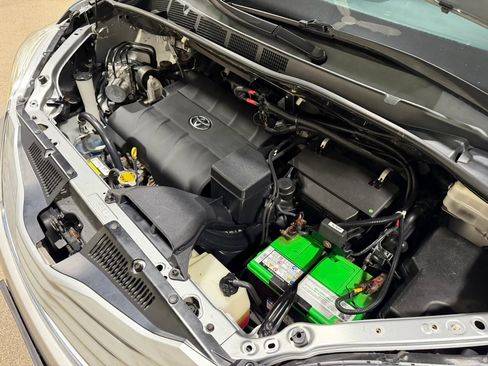 Used 2015 Toyota Sienna LE image 53