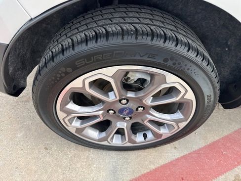 Used 2021 Ford EcoSport Titanium image 16