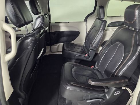 Certified 2018 Chrysler Pacifica Touring-L Plus image 25
