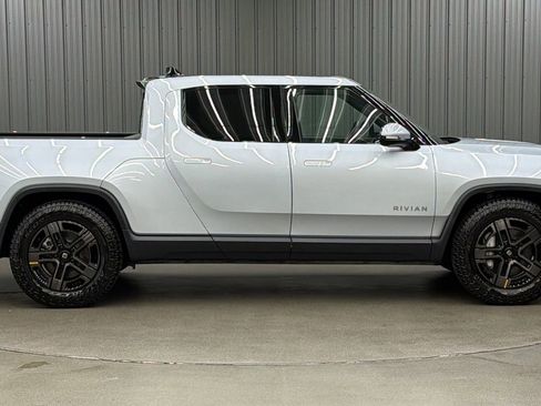 Used 2025 Rivian R1T Adventure image 6