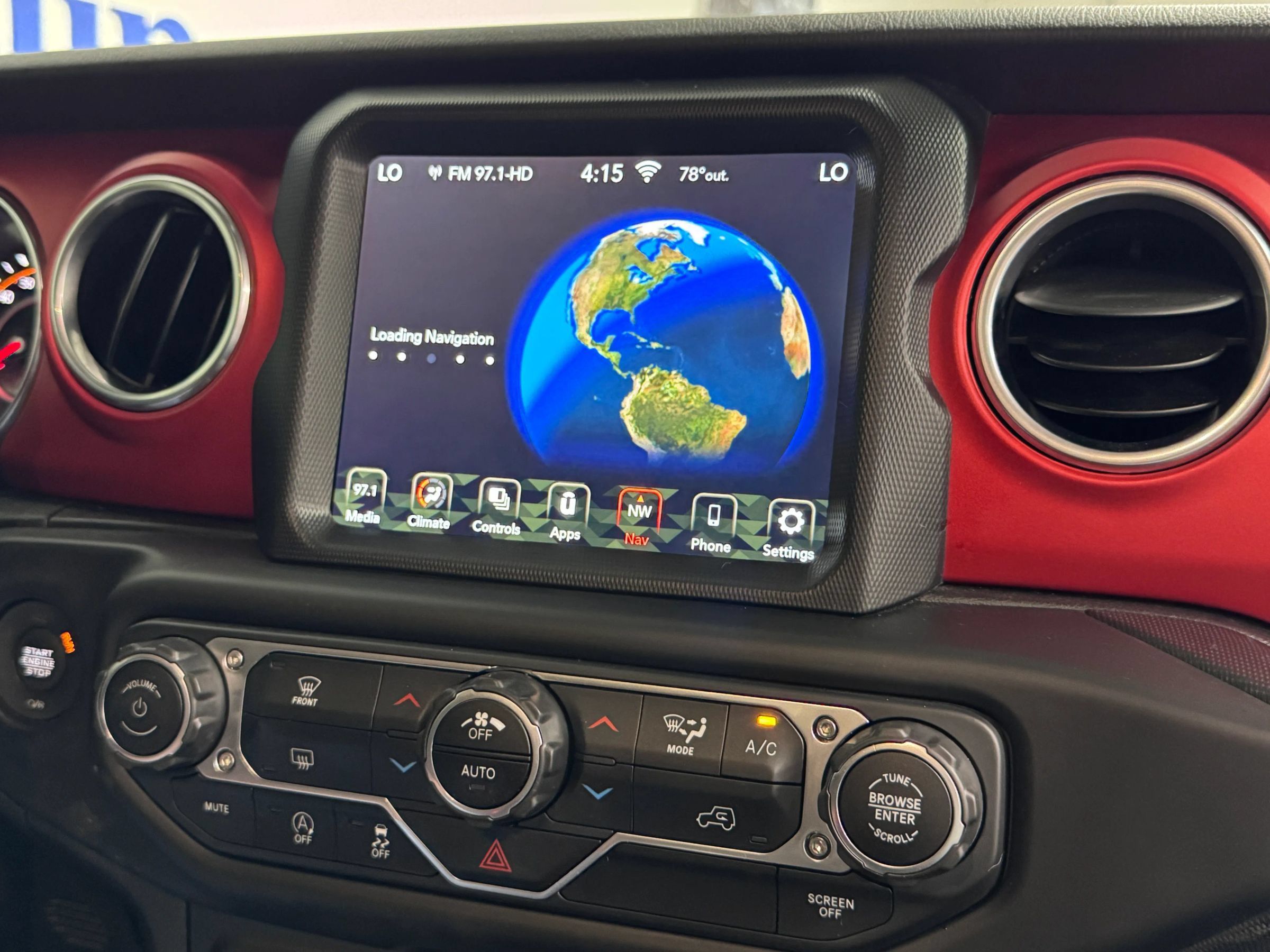 Used 2020 Jeep Gladiator Rubicon w/ Uconnect 4C Nav & Sound Group AWD/4WD image 28