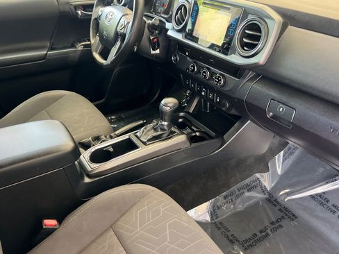 Used 2018 Toyota Tacoma TRD Off-Road w/ Technology Package RWD image 15