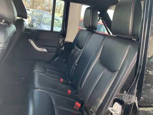 Used 2016 Jeep Wrangler Unlimited Sahara w/ Connectivity Group image 12