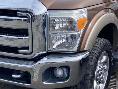 Used 2011 Ford F250 Lariat w/ Lariat Interior Pkg AWD/4WD image 4