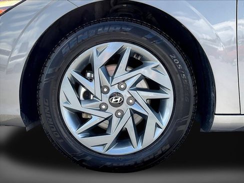 Certified 2024 Hyundai Elantra SEL FWD image 30