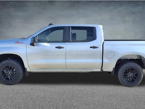 Used 2021 Chevrolet Silverado 1500 Custom Trail Boss w/ LPO, Dark Essentials Package AWD/4WD image 2