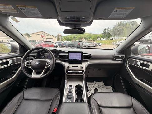 Used 2023 Ford Explorer XLT w/ Equipment Group 202A AWD/4WD image 19