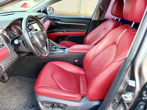 Used 2018 Toyota Camry XSE FWD image 16