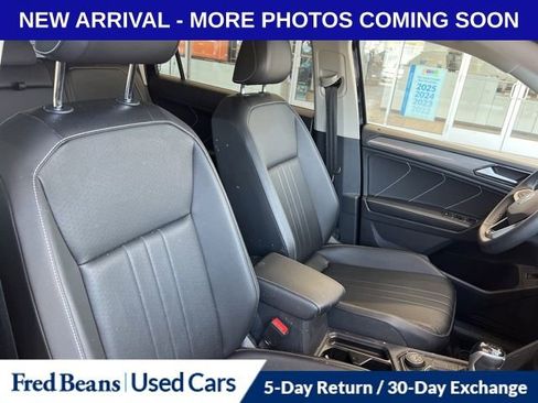 Used 2022 Volkswagen Tiguan SE w/ Panoramic Sunroof Package AWD/4WD image 6