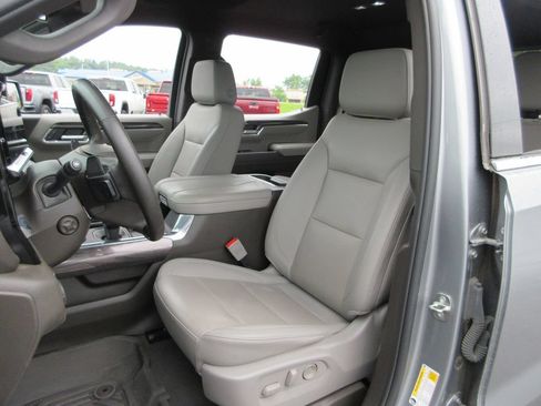 Used 2023 Chevrolet Silverado 1500 LTZ AWD/4WD image 22
