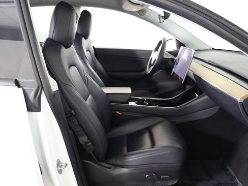 Used 2021 Tesla Model Y Long Range image 34