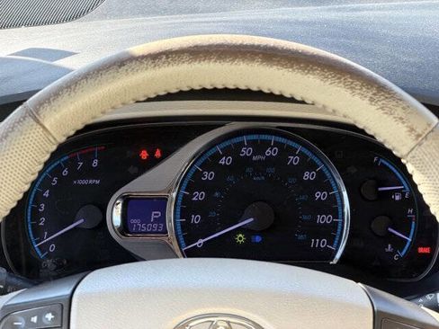 Used 2011 Toyota Sienna XLE image 15