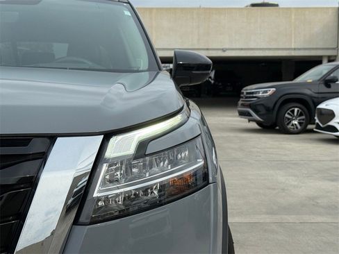 Used 2023 Nissan Pathfinder Platinum w/ Lighting Package (N92) image 4