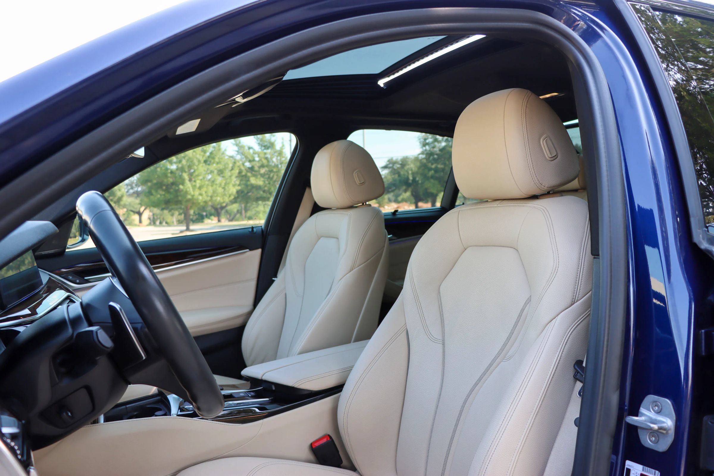 Used 2018 BMW 530e w/ M Sport Package 2 RWD image 15