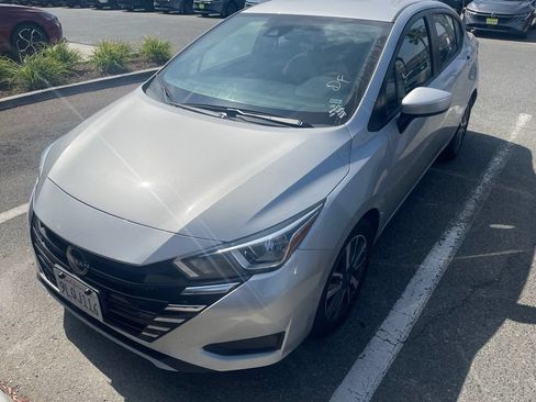Used 2024 Nissan Versa SV FWD image 3