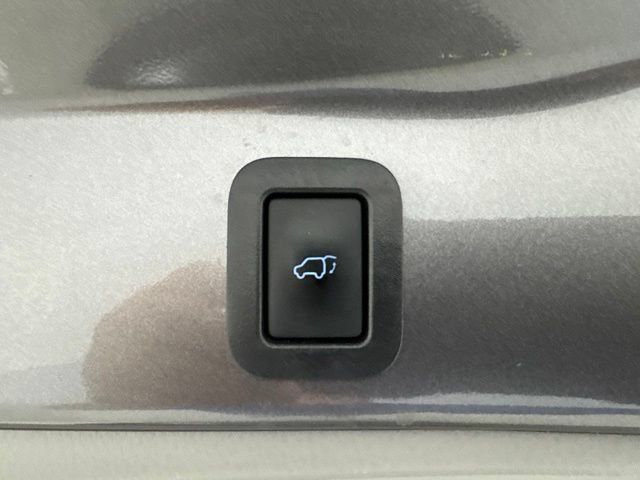Used 2018 Toyota Highlander XLE AWD/4WD image 29