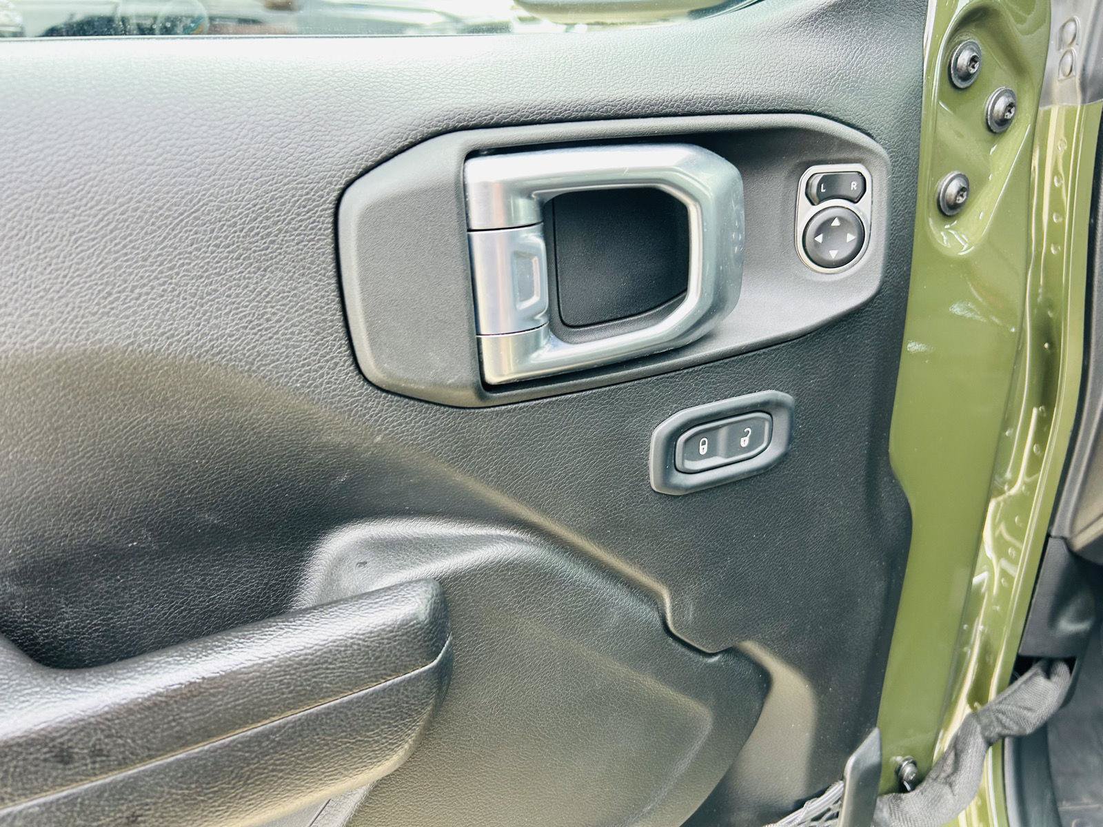 Used 2023 Jeep Gladiator Sport AWD/4WD image 8