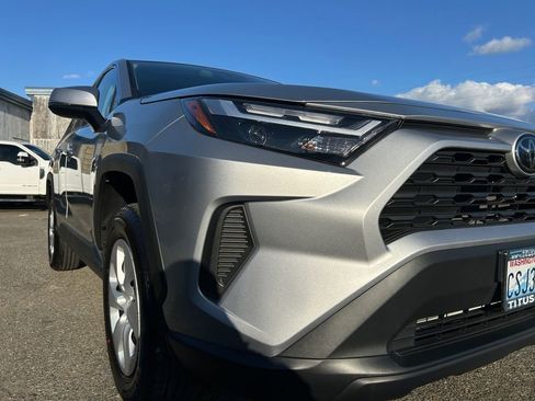 Used 2025 Toyota RAV4 LE AWD/4WD image 33