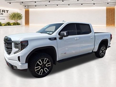 Used 2025 GMC Sierra 1500 AT4 w/ AT4 Premium Package AWD/4WD image 4