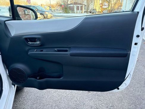 Used 2013 Toyota Yaris LE image 14
