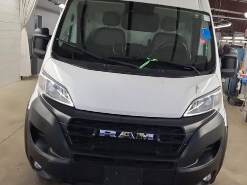Used 2024 RAM ProMaster 2500 w/ Convenience Group FWD image 3