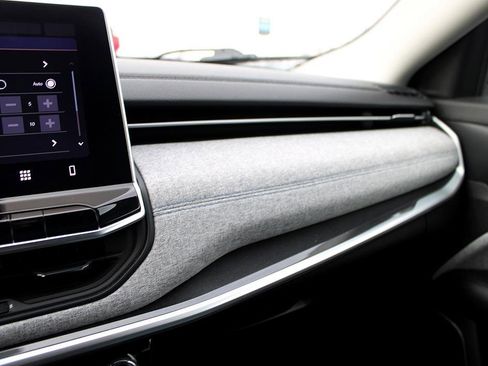 Used 2022 Jeep Compass Latitude image 17