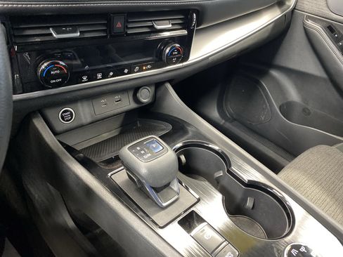 Used 2022 Nissan Rogue SV image 15