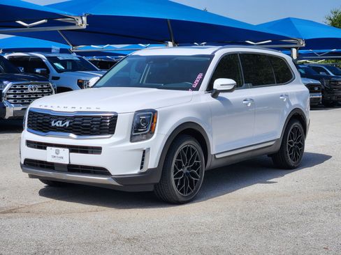 Used 2022 Kia Telluride S FWD image 2