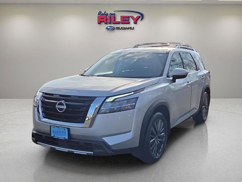 Used 2024 Nissan Pathfinder SL w/ SL Premium Package image 1