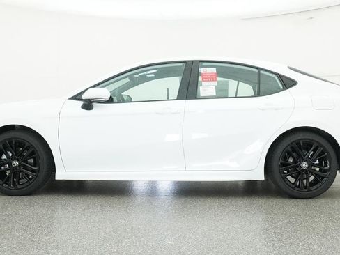 Used 2026 Toyota Camry SE FWD image 42