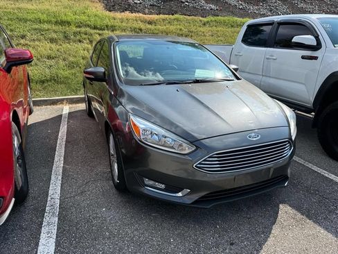 Used 2018 Ford Focus Titanium FWD image 2