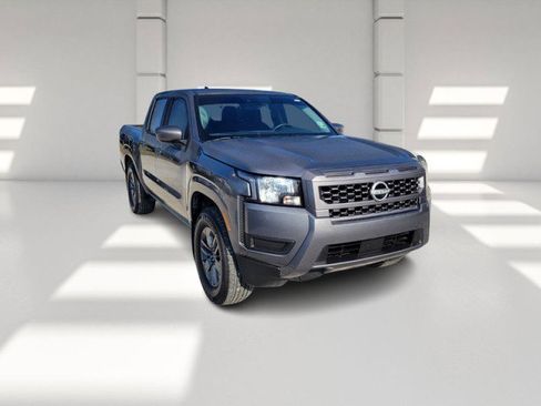 Used 2025 Nissan Frontier SV image 3