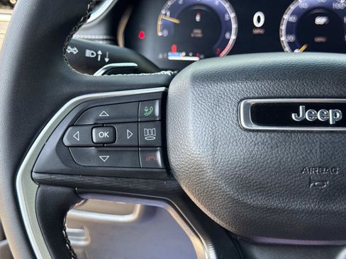 Certified 2024 Jeep Grand Cherokee Laredo RWD image 18