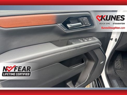 Used 2025 GMC Yukon XL Denali image 19