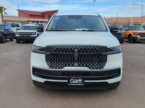 Used 2025 Lincoln Navigator Reserve AWD/4WD image 9