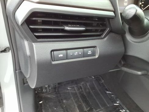 Used 2024 Nissan Altima 2.5 SV FWD image 9
