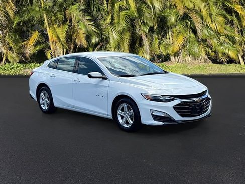Used 2024 Chevrolet Malibu LT FWD image 2