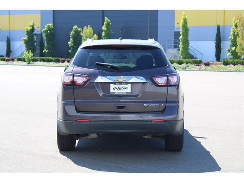 Used 2015 Chevrolet Traverse LT w/ Style and Technology Package FWD image 3