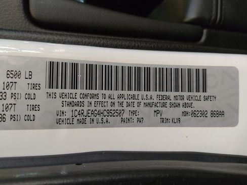 Used 2017 Jeep Grand Cherokee Altitude image 33