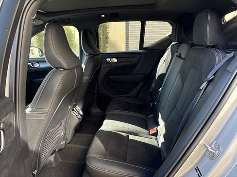 Used 2025 Volvo XC40 B5 Plus image 30