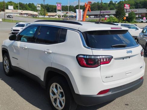 Used 2024 Jeep Compass Latitude AWD/4WD image 7