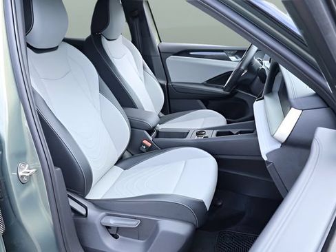New 2026 Volkswagen Tiguan SE R-Line FWD image 18