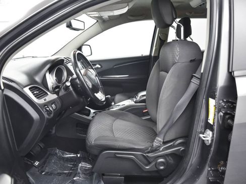 Used 2016 Dodge Journey SE w/ Flexible Seating Group image 11