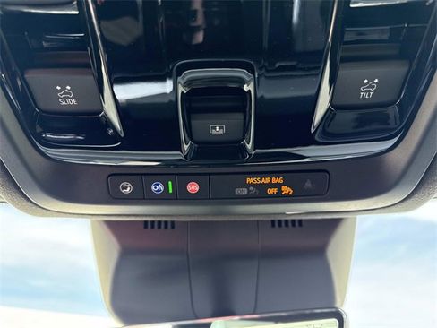 Used 2025 Cadillac Escalade ESV V image 23