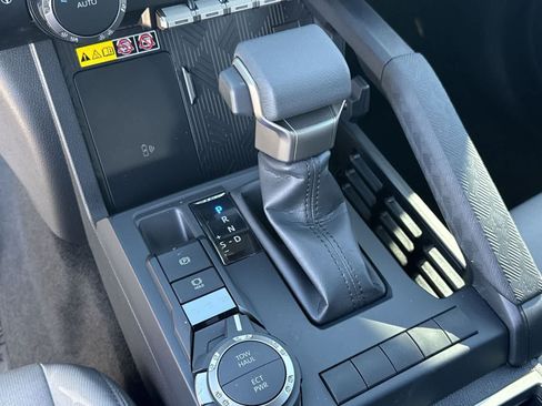 Certified 2025 Toyota Tacoma SR5 AWD/4WD image 24